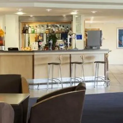 Holiday Inn Express Cardiff Airport, An Ihg Hotel 3*,